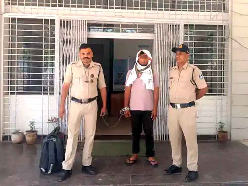 शादी का झांसा देकर दुष्कर्म: पुलिस