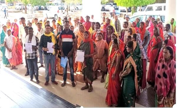 दो माह से सूखे नल, स्कूलों में नहीं