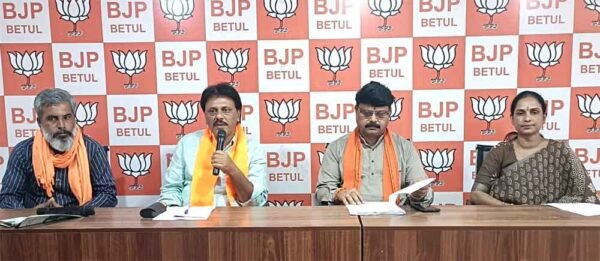 भाजपा स्थापना दिवस मनाने को