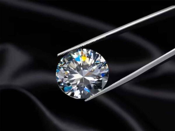 क्या वाकई हीरा चाटने से