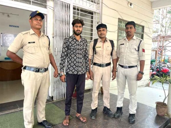 दुराचार के आरोपी को पुलिस