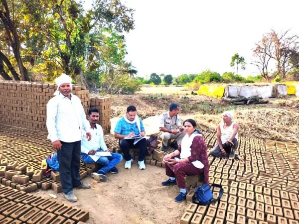 अवैध ईंट भट्टे से 20 हजार जब्त की