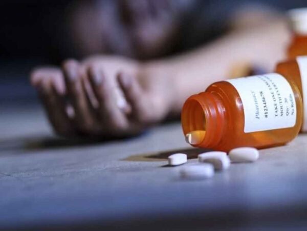 मोबाइल नहीं देने