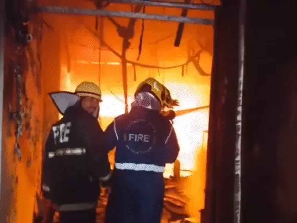 हैदराबाद: चारमीनार के पास इमारत