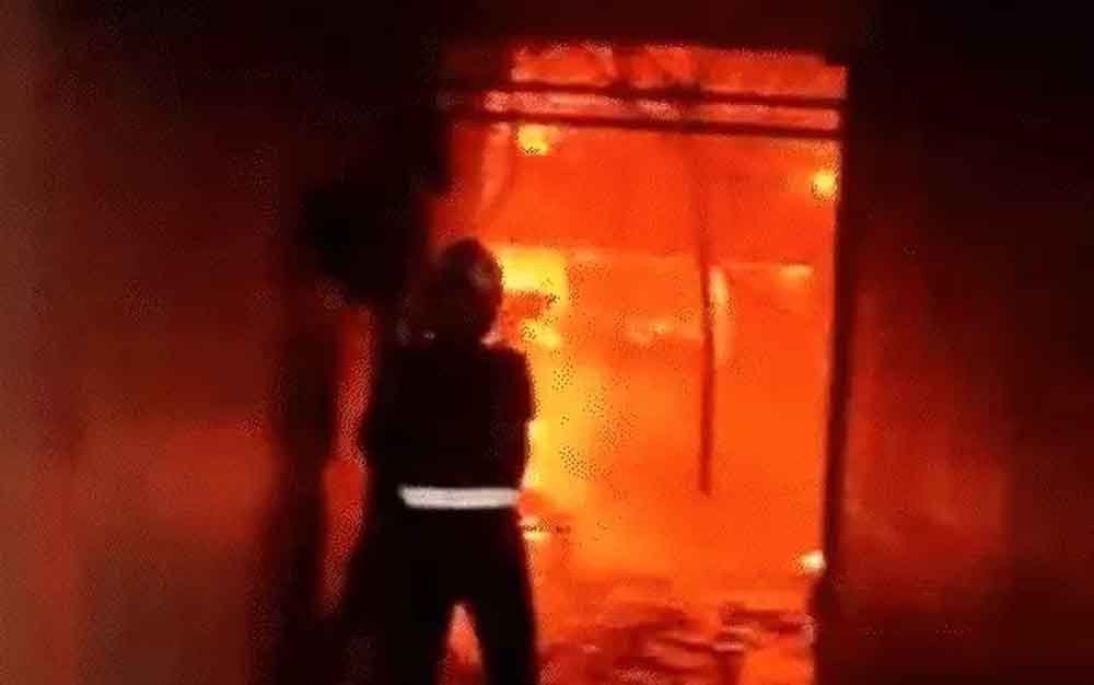 हैदराबाद अग्निकांड: एक ही परिवार के 17