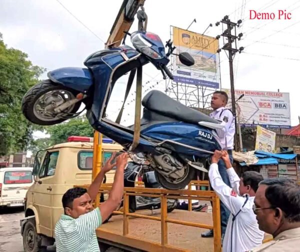 अवैध पार्किंग में खड़ी