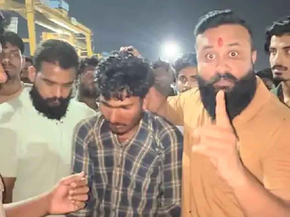 पाकिस्तान जिंदाबाद नारे लगाने पर मेट्रो