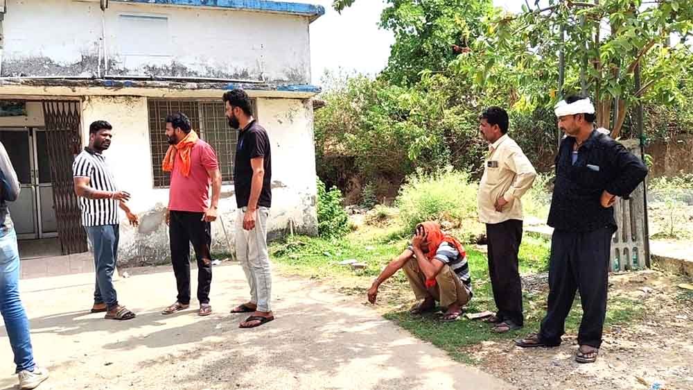 डंपर से टकराए