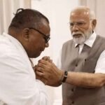 कानपुर में शहीद शुभम द्विवेदी के परिजनों