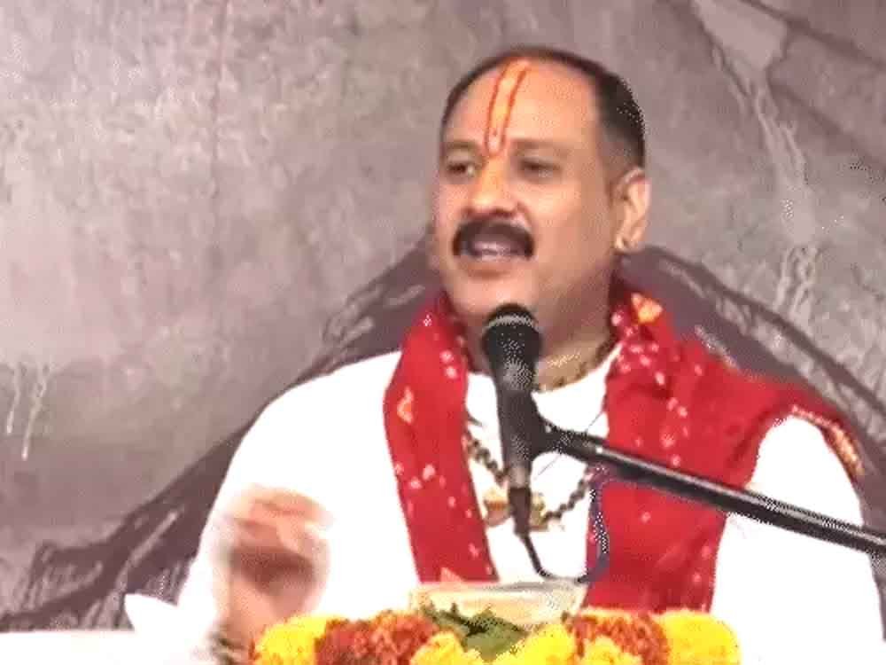 कथावाचक प्रदीप मिश्रा का बयान: लव जिहाद,