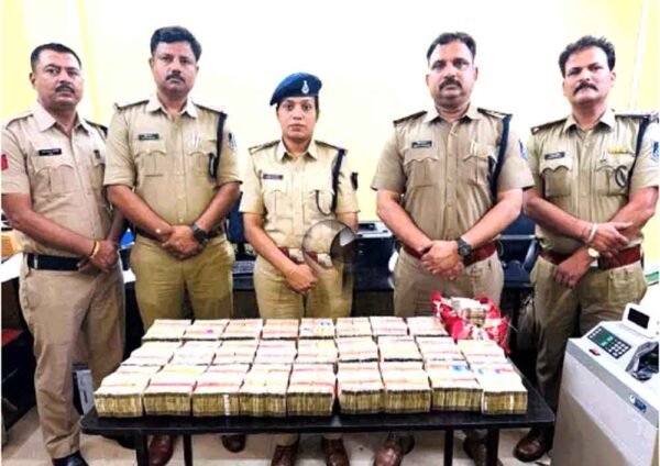 1.30 करोड़ रुपये हवाला की रकम के रूप