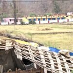 डेढ़ फीट की पगडंडी से स्कूल