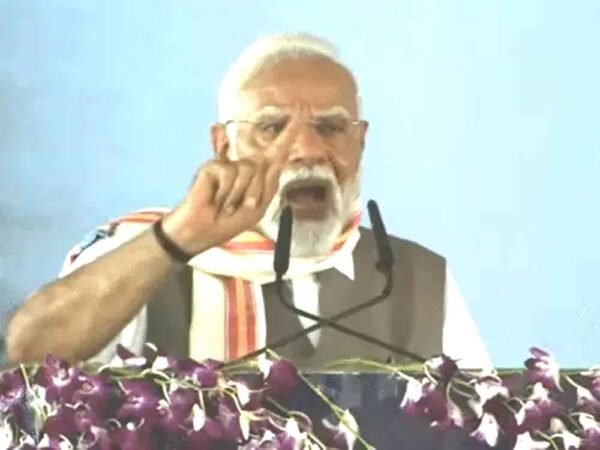 गरजे पीएम मोदी: “आतंक का फन उठेगा