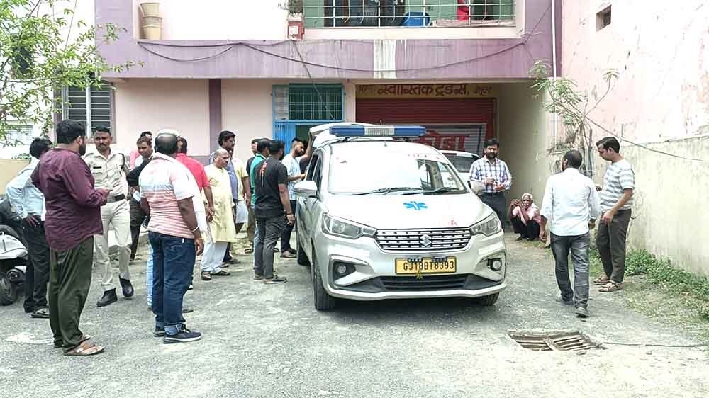 सीमेंट व्यापारी की संदिग्ध मौत, फंदे पर