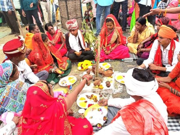 मुख्यमंत्री कन्या विवाह में 750 जोड़ों