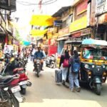 सीमेंट रोड पर चार