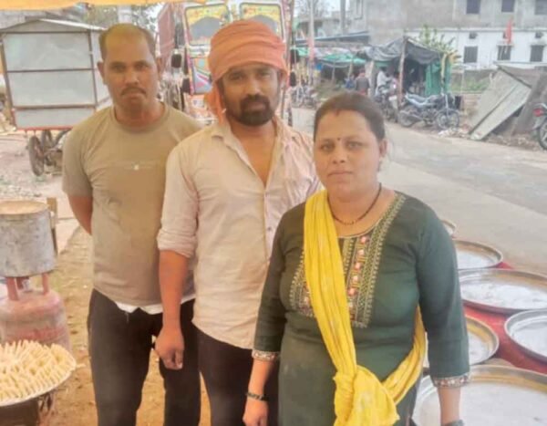 बाजार ठेकेदार ने महिला दुकानदार से