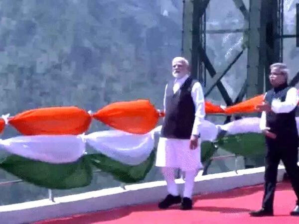 पीएम मोदी ने दुनिया के सबसे ऊंचे चिनाब