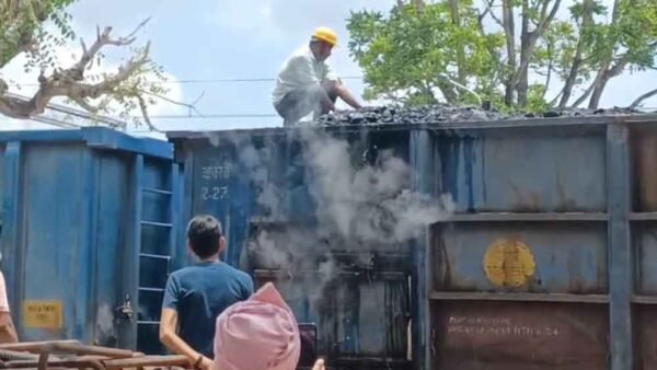 बैतूल रेलवे स्टेशन पर कोयला मालगाड़ी