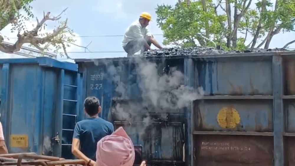 बैतूल रेलवे स्टेशन पर कोयला मालगाड़ी