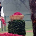 राहुल गांधी ने बिना जूते उतारे इंदिरा गांधी