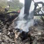 केदारनाथ में श्रद्धालुओं को ले जा रहा