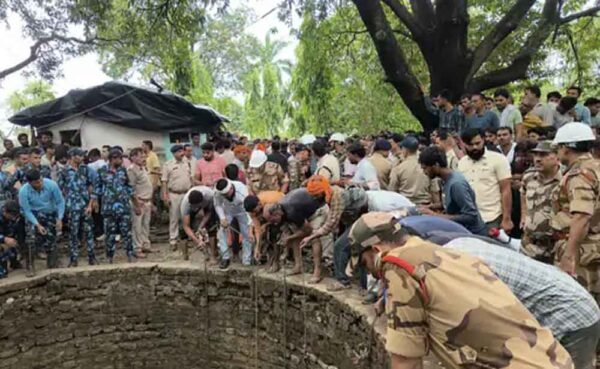कुएं में उतरे छह ग्रामीण, जहरीली गैस से
