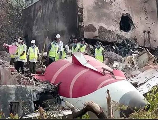 विमान हादसे में लंदन जा रहे पिता की मौत