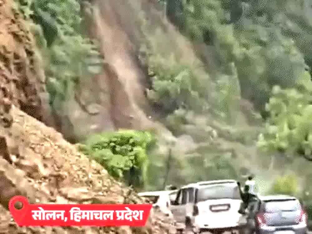 देशभर में भारी बारिश का कहर: बिजली