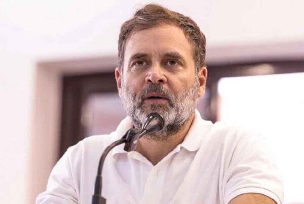 चुनाव आयोग ने राहुल गांधी को