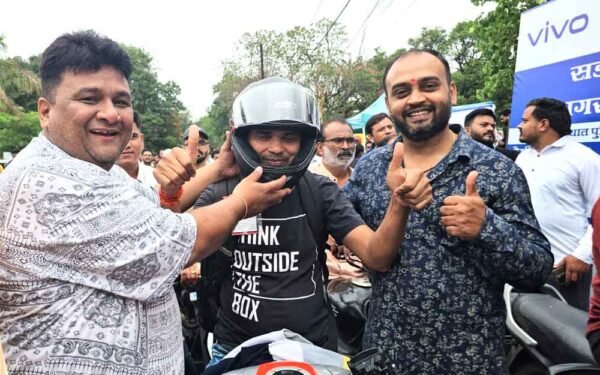 नि:शुल्क हेलमेट लेने