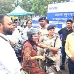 नि:शुल्क हेलमेट लेने