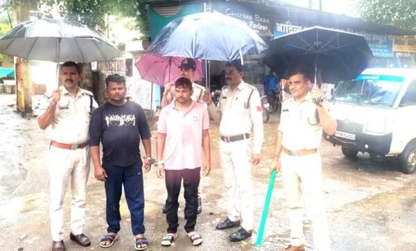 वायर के बंडल चोरी करने वाले दो