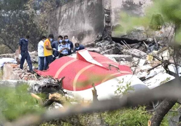 पायलट की गलती से हुआ अहमदाबाद