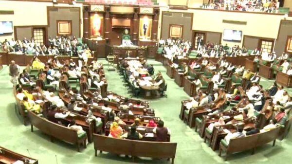 महिलाएं अब नाइट