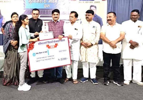 मेधावी 1127 विद्यार्थियों