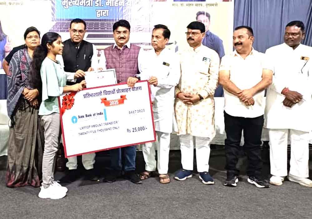 मेधावी 1127 विद्यार्थियों