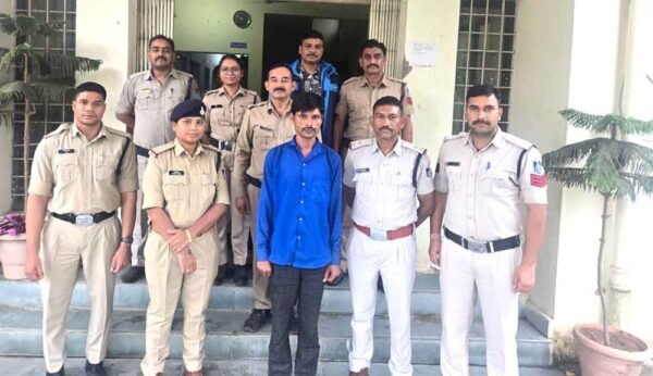 प्रेमी ने ही सिर पर वार कर की थी