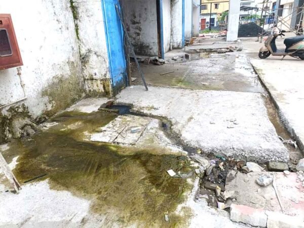 गंदगी से सराबोर