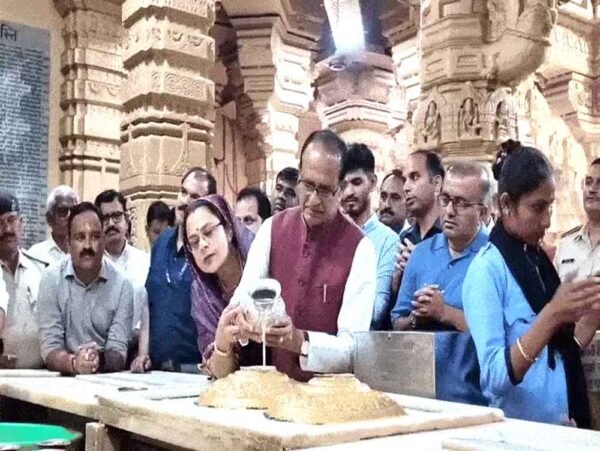 22 गाड़ियों का काफिला निकला, लेकिन