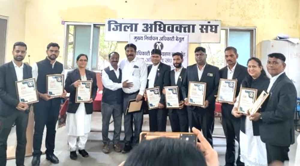 अभिभाषक संघ के नव-निर्वाचित