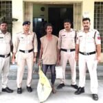बाइक चोर को पुलिस