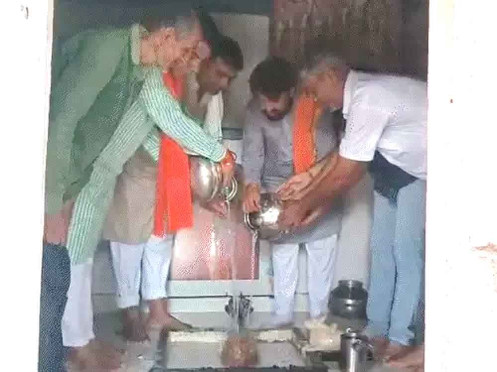 कृष्णा बनकर रह रहा