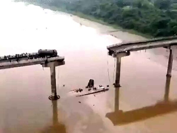 गुजरात: वडोदरा-आणंद ब्रिज हादसे में