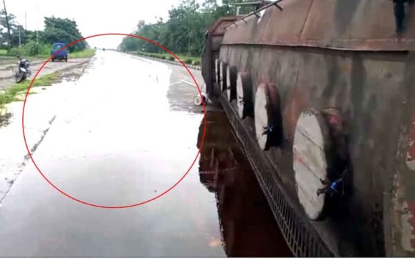 बैतूल-नागपुर हाईवे पर तेल टैंकर पलटा