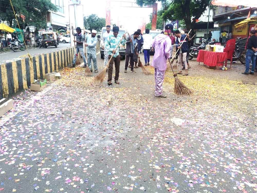 स्वच्छता टीम चकाचक
