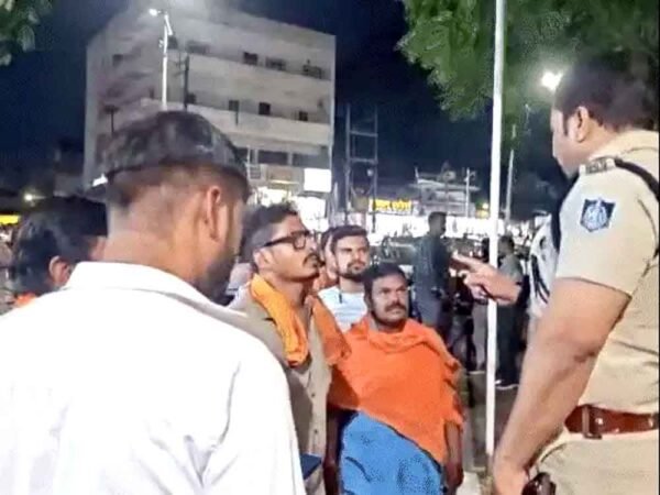 जिम ट्रेनर अमन खान महिला से