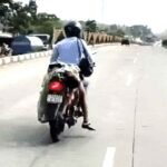 पत्नी का शव बाइक पर बांधकर ले गया