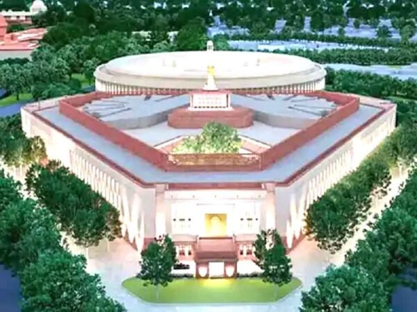 संसद भवन की सुरक्षा में सेंध, युवक दीवार