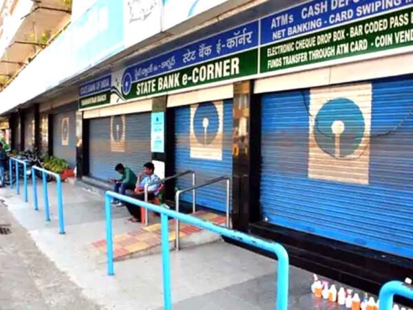 आज से गैस सस्ता, हवाई यात्रा महंगी, UPI